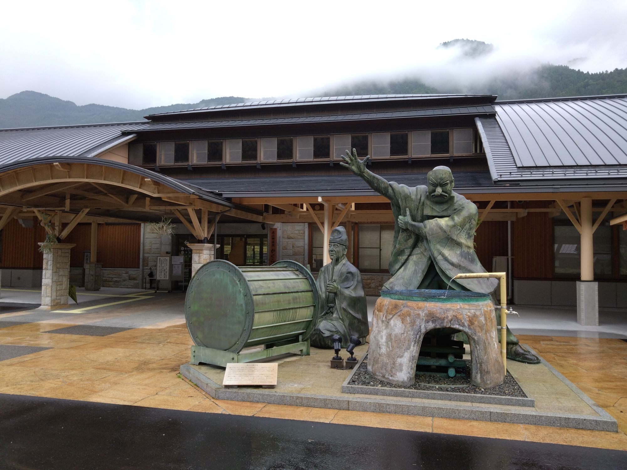 Fuji_reactivity's tweet card. 総務部Yです 弊社も　改修工事　のお手伝いをさせて頂いた 飯田市遠山郷の道の駅「かぐらの湯」が　 10/4日　リニューアルオープンします 木造のバイク置場が良いですねぇ みさなん　ぜひお立ち寄りください！