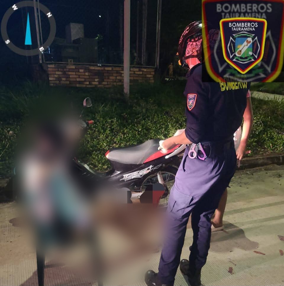 LaPoderosaFMM's tweet card. Una motociclista sufrió un accidente de tránsito en el municipio de Tauramena, luego de que un perro se le atravesara en la vía, provocando que perdiera el control y cayera al pavimento. La mujer...