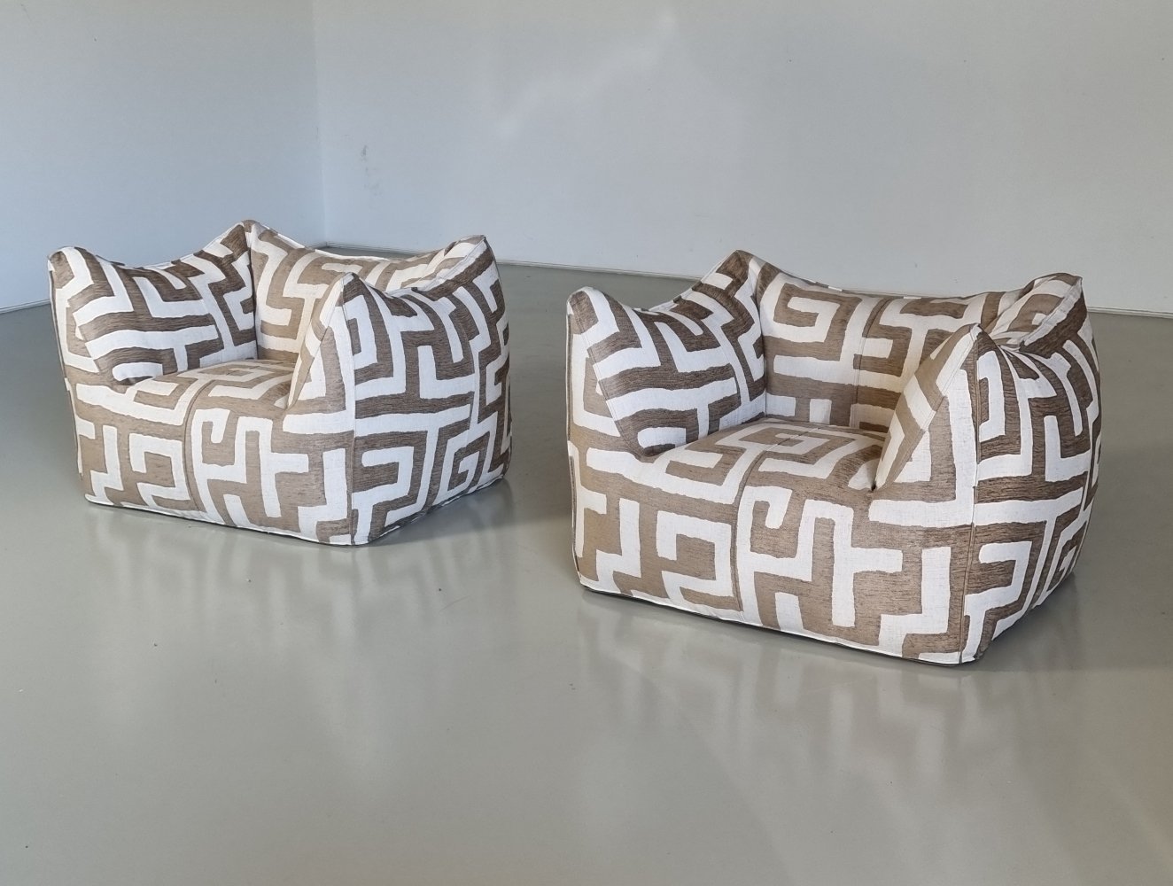 vntg_design's tweet card. For sale: Le Bambole lounge chairs by Mario Bellini for C&B Italia, 1970s | #239043