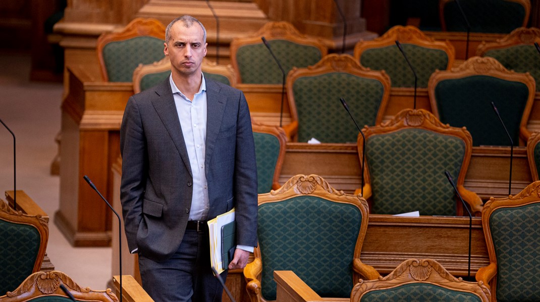 SigneLoentoft's tweet card. "Vi skal ikke gøre det til et problem, at der er flere kvinder end mænd på jordemoderstudiet, og at der er flere mænd end kvinder på mureruddannelsen," sagde Mattias Tesfaye og kaldte ekspertgruppes...