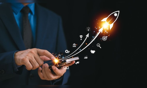 CNBCTV18News's tweet card. Nearly three-quarters of the Fractal Analytics IPO will serve as an exit route for large investors, with TPG Fett Holdings looking to sell shares worth up to ₹2000 crore and Apax Partners’ Quinag...