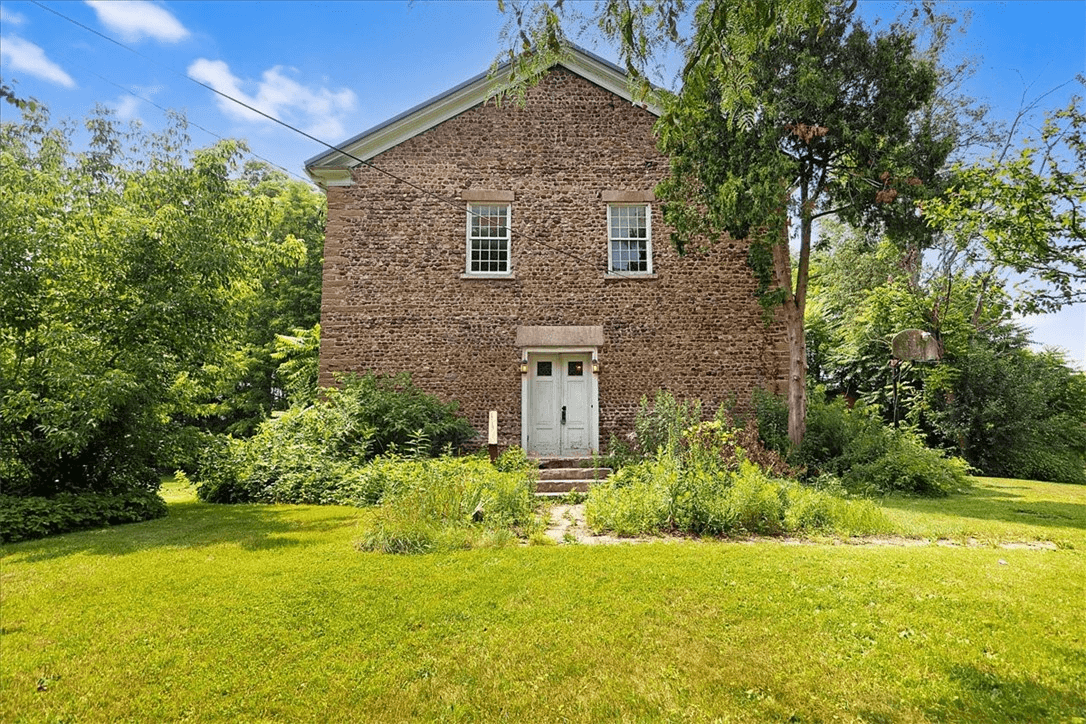 Brownstoner's tweet card. Texturally delightful, with rows of cobblestones rippling across the facade, this former church in Ontario County is an intriguing bit of New York architectural history.