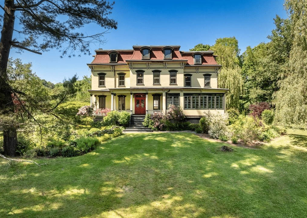 Brownstoner's tweet card. It offered a bit of heavenly living for the followers of Father Divine in the 1930s, and this Kingston brick manse still offers bucolic acreage.