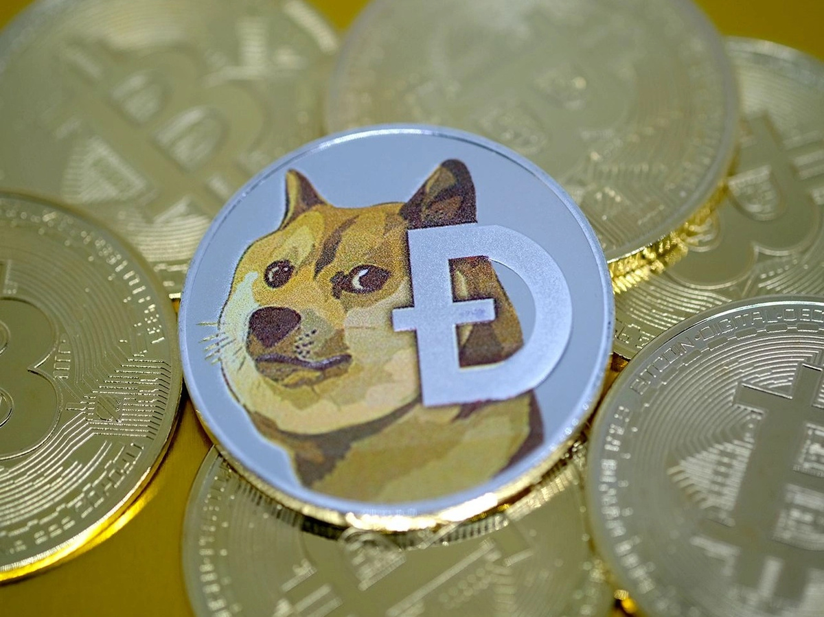 sophiaHodlberg's tweet card. Dogecoin is a decentralized, peer-to-peer digital currency featuring "Doge" meme imagery, known for its rapid value growth and broad online community.