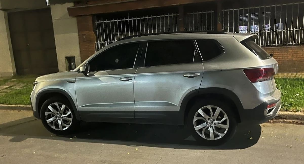 veroloren's tweet card. La víctima se defendió tras ser sorprendido por tres ladrones cuando estacionaba su vehículo frente a su casa