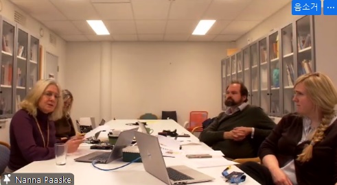 OhmyNews_Korea's tweet card. 11월 24일 저녁, 우리 교육과 민주주의를 고민하는 36개 단체 연합은 노르웨이의 민주시민교육 사례를 공유하는 국제 포럼을 개최하였다. 이 포럼은 같은 단체에서 주관한 덴마크 및 핀란드의 민주시민교육 사례를 중심으로 한 온라인 국제 포럼에