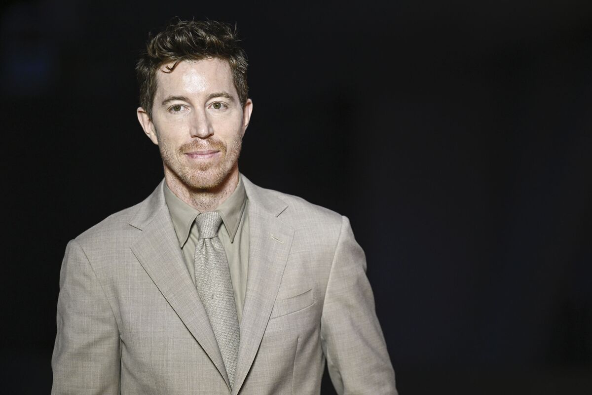 leftlanecap's tweet card. Snowboarding legend Shaun White has found more believers in his fledging pro circuit.