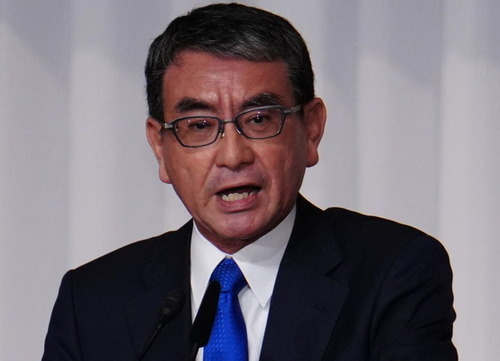 nBwQSzmg3qU2ysd's tweet card. 【財務省の下僕】河野太郎さん　ガソリン暫定税率廃止に反対「フェラーリやポルシェに入れるガソリンを下げる必要はない」←頭が悪すぎて炎上中 : ハムスター速報