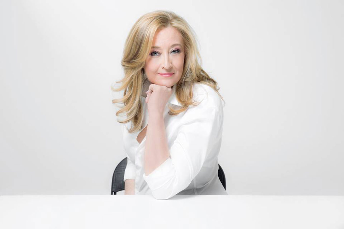 elisabeni's tweet card. Hay personas que, en tiempos de ruido y furia, deciden hablar claro, aunque sepan que el precio será alto. Elisa Beni es una de ellas. Periodista,