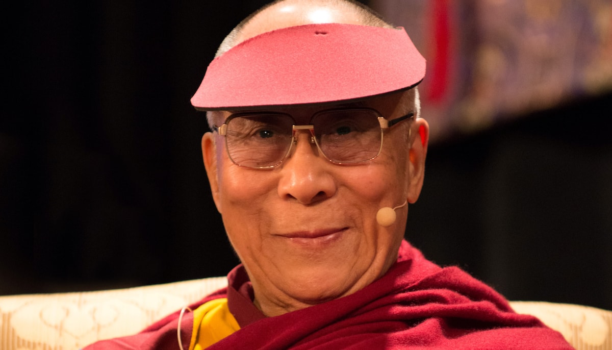 Commlettech's tweet card. In the July 2019 issue of Lion's Roar, five people share their meaningful moments with the Dalai Lama. Here, Danielle LaPorte recalls her meeting with His Holiness.