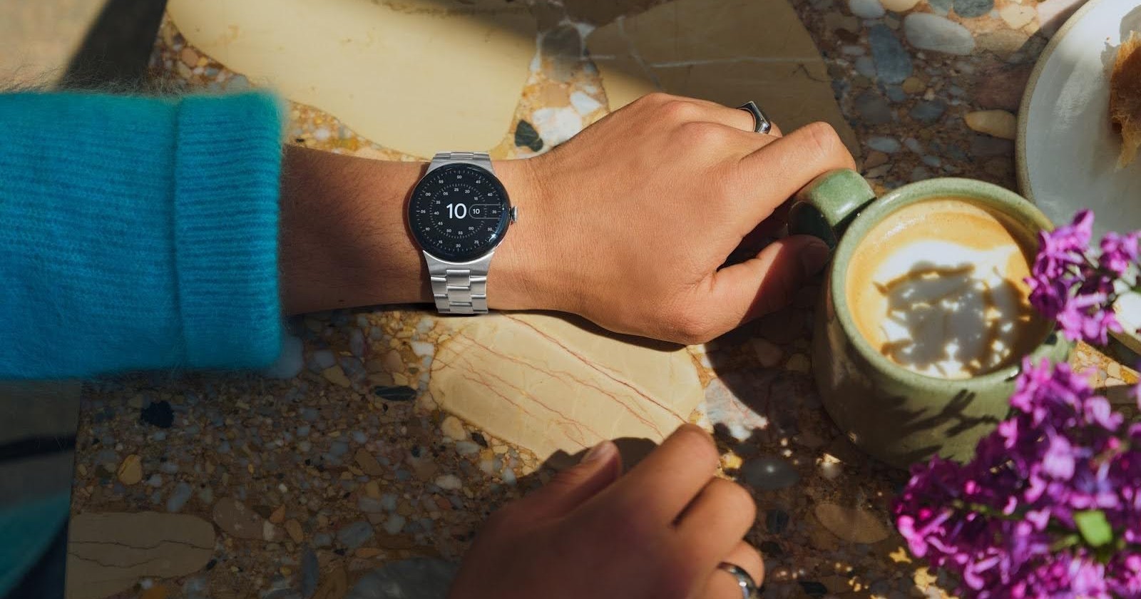 PiunikaWeb's tweet card. Google Pixel makes headlines with a reunion ad, huge Verizon deals, Pixel Studio upgrades, AI screenshot editor rollout, and AirDrop expansion beyond the Pixel 10 lineup.