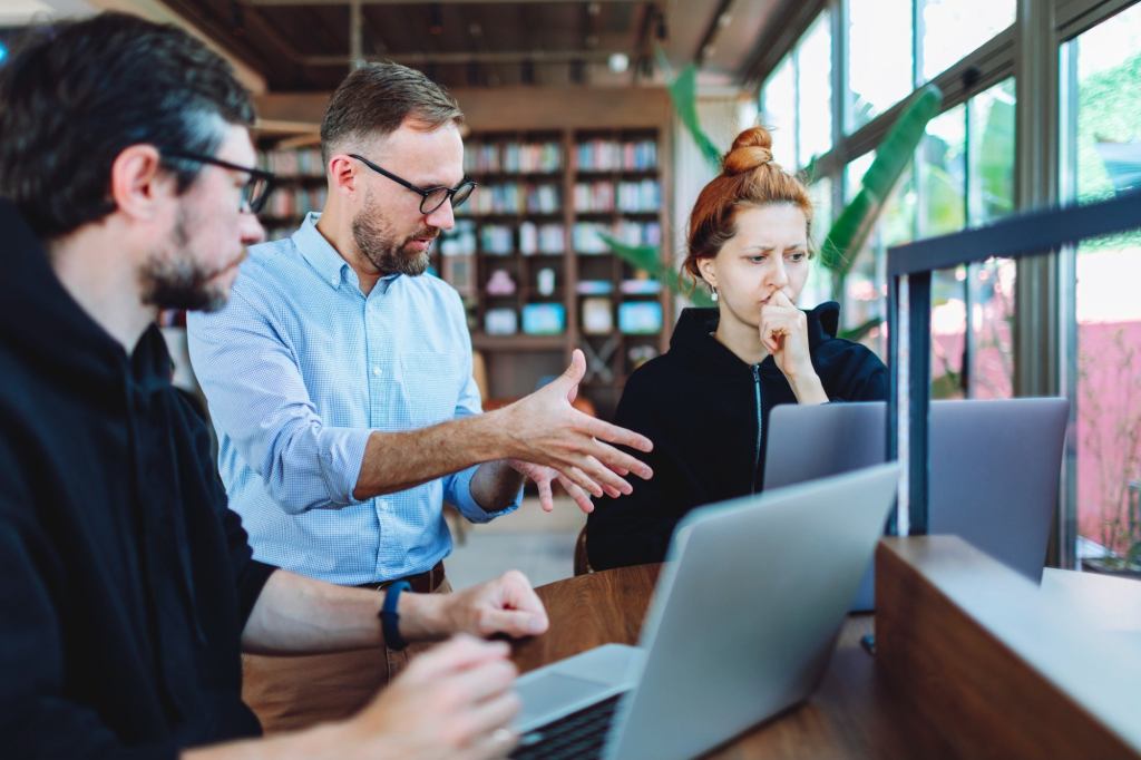 entrepreneur_cm's tweet card. Siloed teams kill growth. Here's why GTM alignment is the real unlock — and how shared metrics, empathy and a unified customer view drive results.