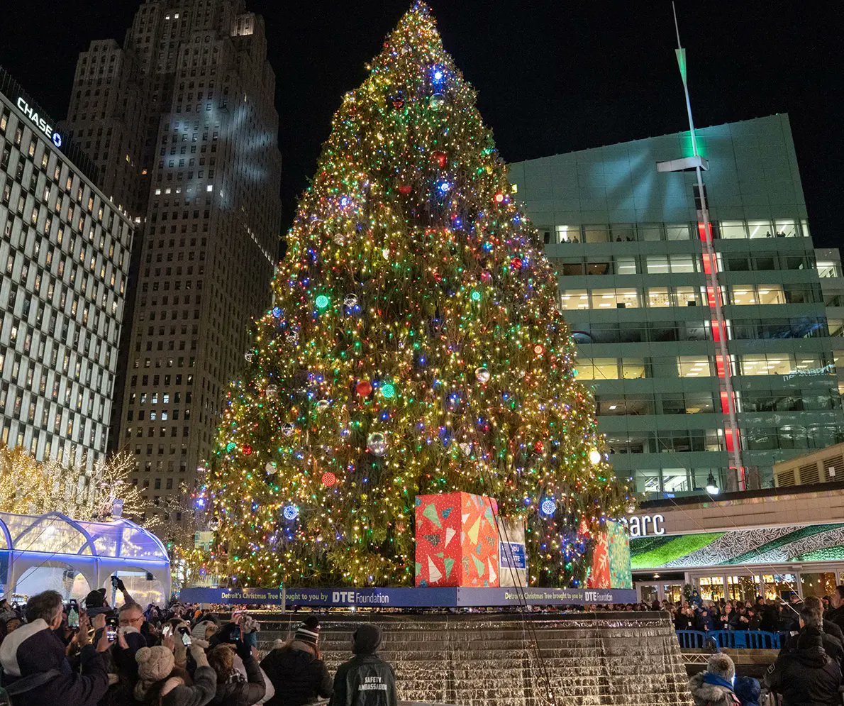 qlinedetroit's tweet card. Join us for the annual Downtown Detroit Tree Lighting Ceremony with live entertainment, ice skating & more!