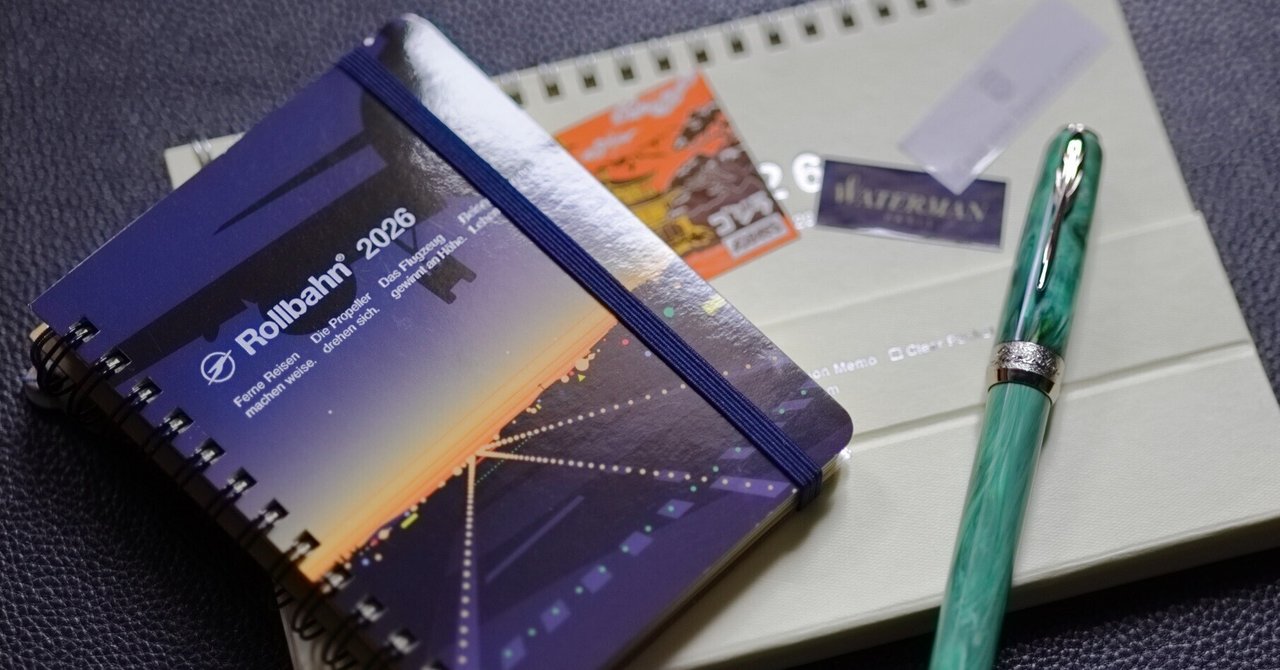 ShunyaHIBI's tweet card. ①はじめに 　こんばんは、ボクは万年筆好きのミミズクであるナルコスカル。軽く自己紹介すると、2025年は現時点でゴールド製ペン先万年筆を5本も買っていた。そのうち1本はすでに売却済みだけど、明らかに買いすぎだな……やっぱり万年筆は「沼」だ……。 　……それはともかく、今回は「手帳における万年筆の使用例」について語っていく。自己の内面との対話である手帳タイムと万年筆筆記は相性が極めてよく、ボク...