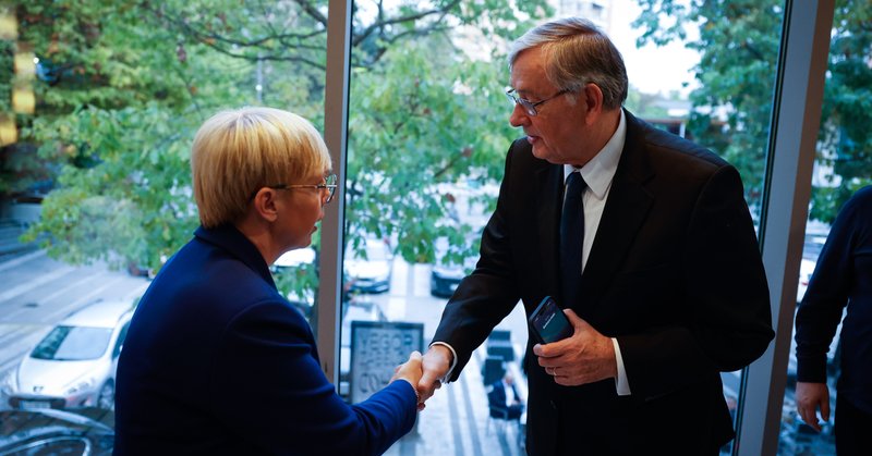 Tweet card summary image