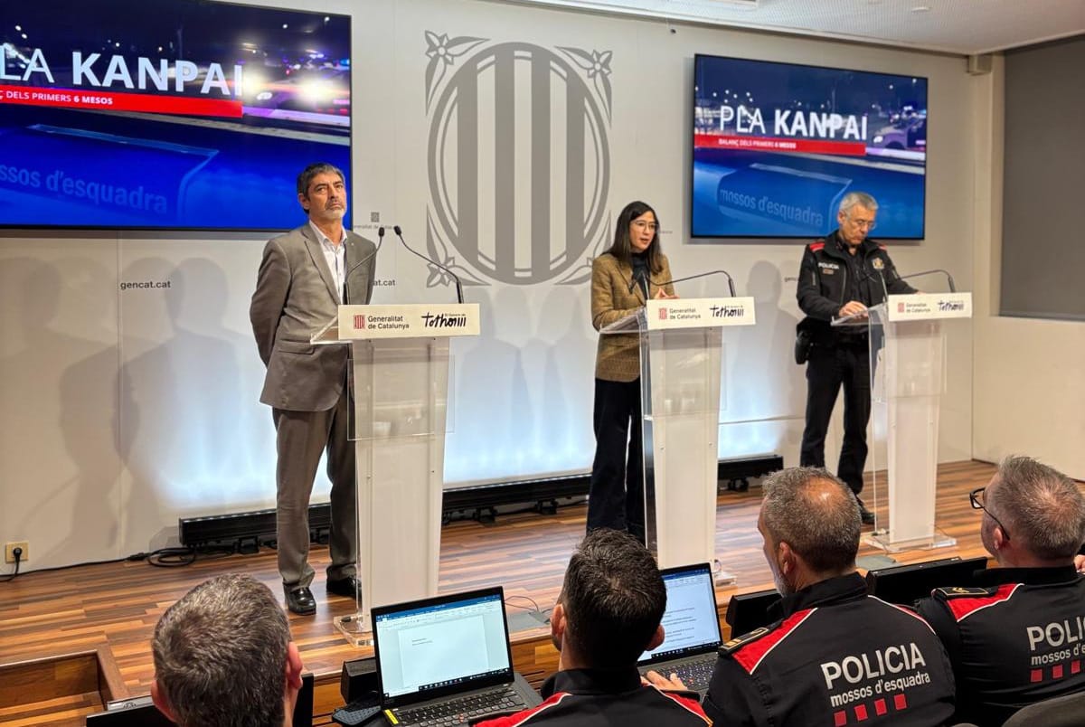 DSocialista_'s tweet card. La Generalitat incluirá por primera vez la distinción entre detenidos "españoles" y "extranjeros" en el informe anual, tras la decisión similar de la Ertzaintza.