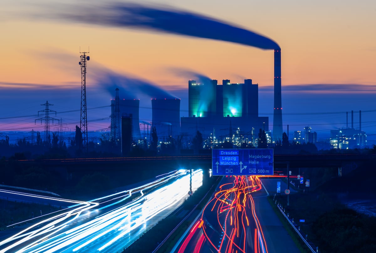 natxo_serra's tweet card. La renuncia al pacto verde es una de las condiciones que ha puesto Abascal para negociar la investidura del nuevo presidente valenciano