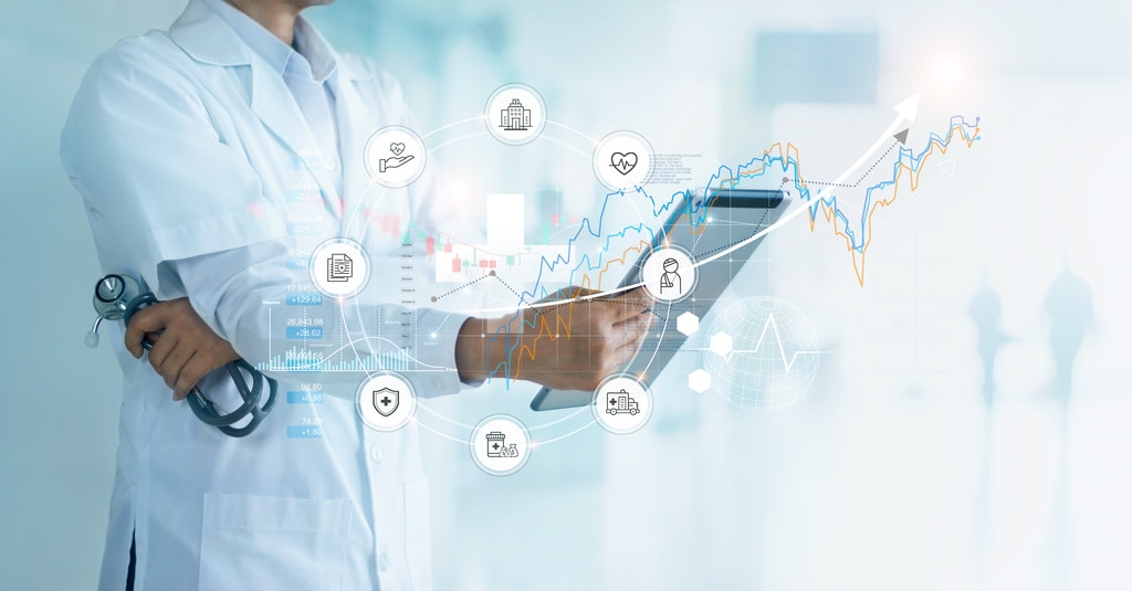 JMDC_STORIES's tweet card. リアルワールドデータ（RWD）の基礎と、保険者が活用できるデータの種類、保健事業に生かせるポイントをわかりやすく解説します。健診・レセプトなどのデータを組み合わせることで、加入者の実態把握や効果検証に役立つRWDの利点を紹介します。