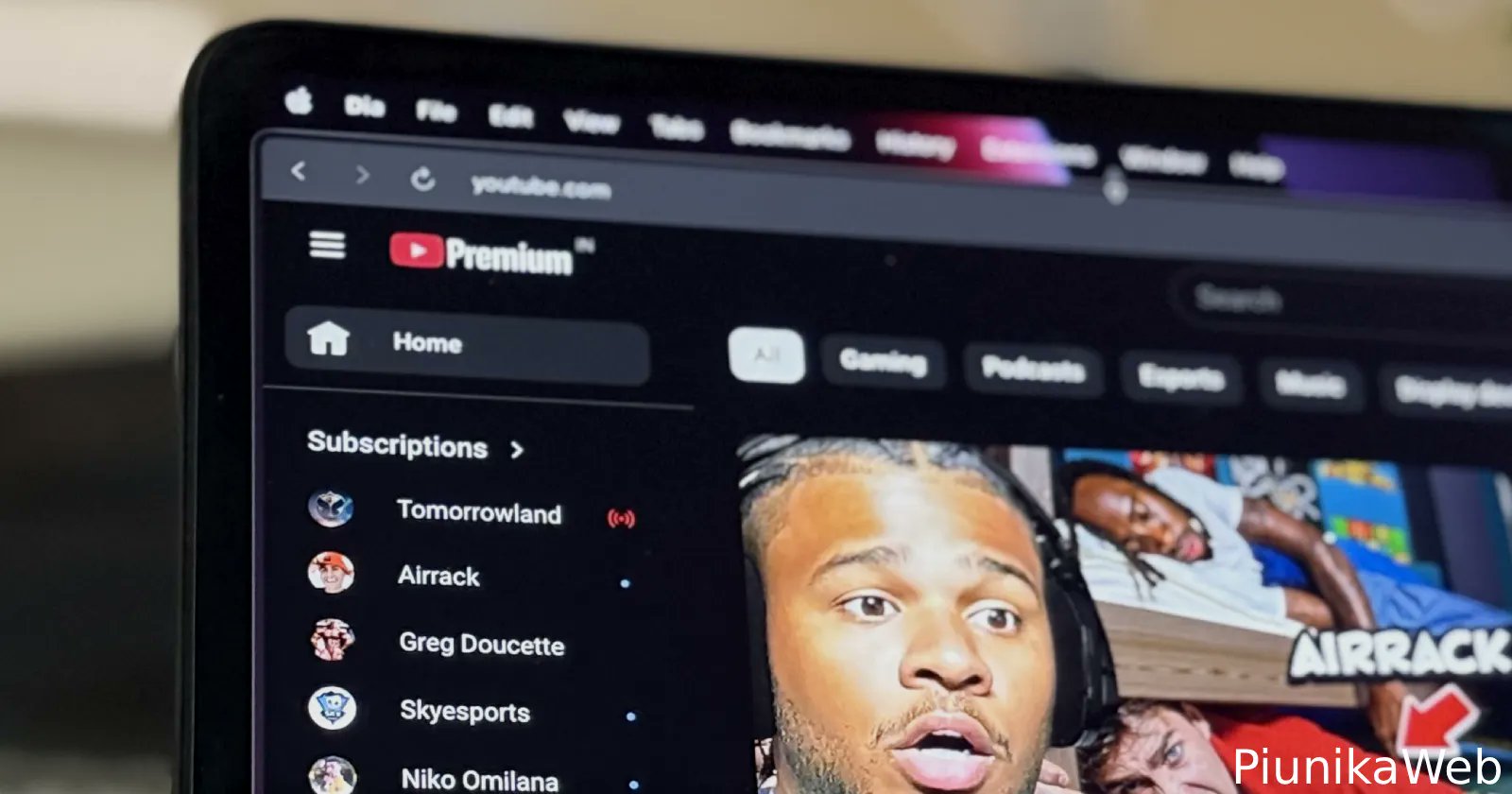 PiunikaWeb's tweet card. Can't find YouTube's Subscriptions button on desktop? It wasn't actually removed — just relocated. Here's how to access it.