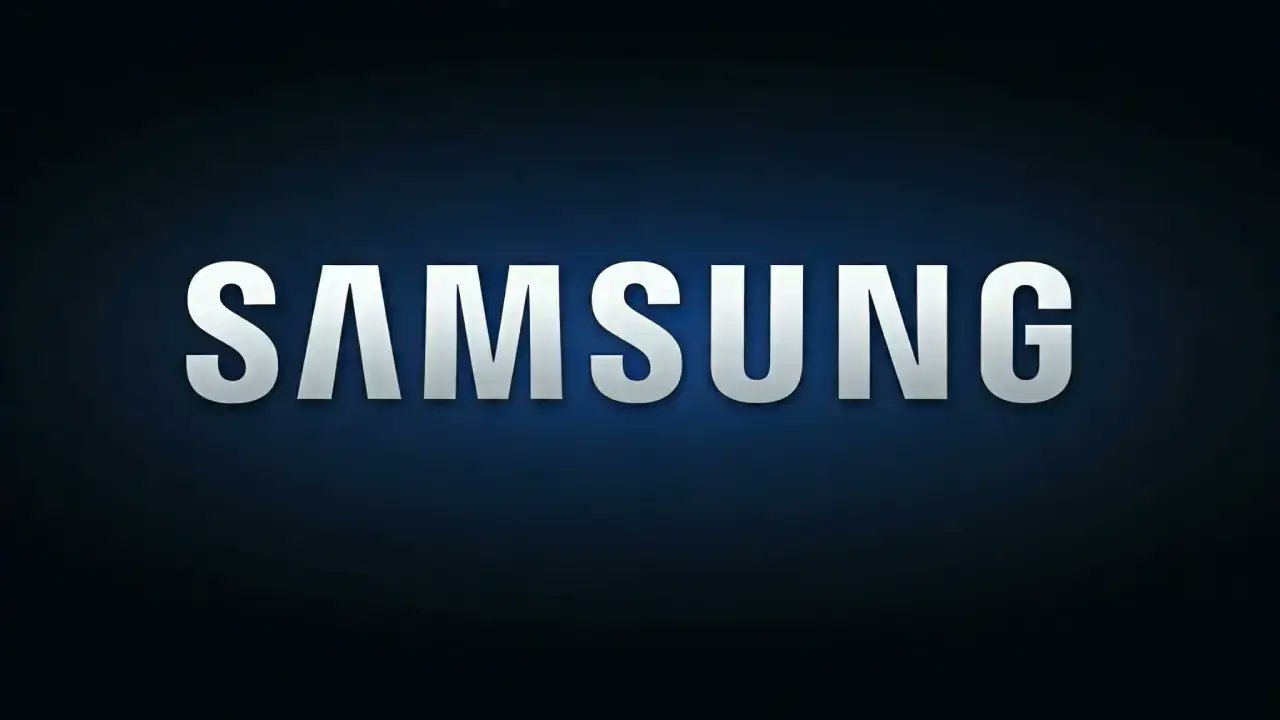 SchmidtisBlog's tweet card. Samsung hat ein neues Update über den Galaxy Store veröffentlicht, das einen störenden Bug im aktuellen Betriebssystem One UI 8 beseitigt. Betroffen war