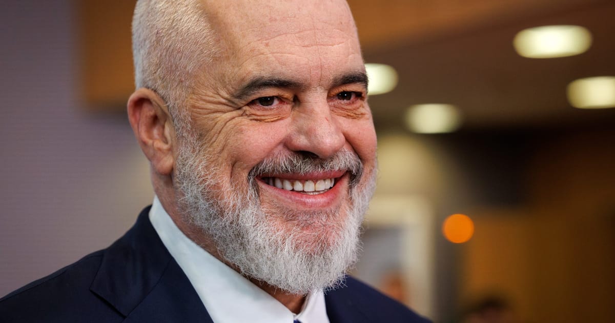 ProgramandoT's tweet card. Diella, who is powered by artificial intelligence, will handle public procurement.