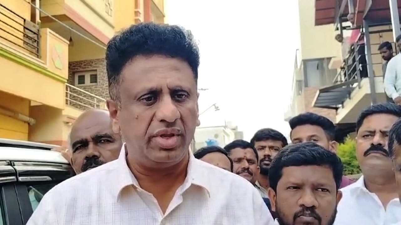 AsianetNewsSN's tweet card. ಹೊಸ ಪಾಲಿಟೆಕ್ನಿಕ್ ಕಾಲೇಜು ತೆರೆಯಲು ಜನಪ್ರತಿನಿಧಿಗಳಿಂದ ಒತ್ತಡ ಇದೆ. ಅವಶ್ಯಕತೆಗೆ ಅನುಗುಣವಾಗಿ ನೀಡಲಾಗುತ್ತದೆ. ಒಂದು ಪಾಲಿಟೆಕ್ನಿಕ್ ತೆರೆಯಲು ಕನಿಷ್ಠ ₹22 ಕೋಟಿ ಬೇಕು ಎಂದು ಸಚಿವ ಡಾ. ಎಂ.ಸಿ. ಸುಧಾಕರ್ ತಿಳಿಸಿದರು.