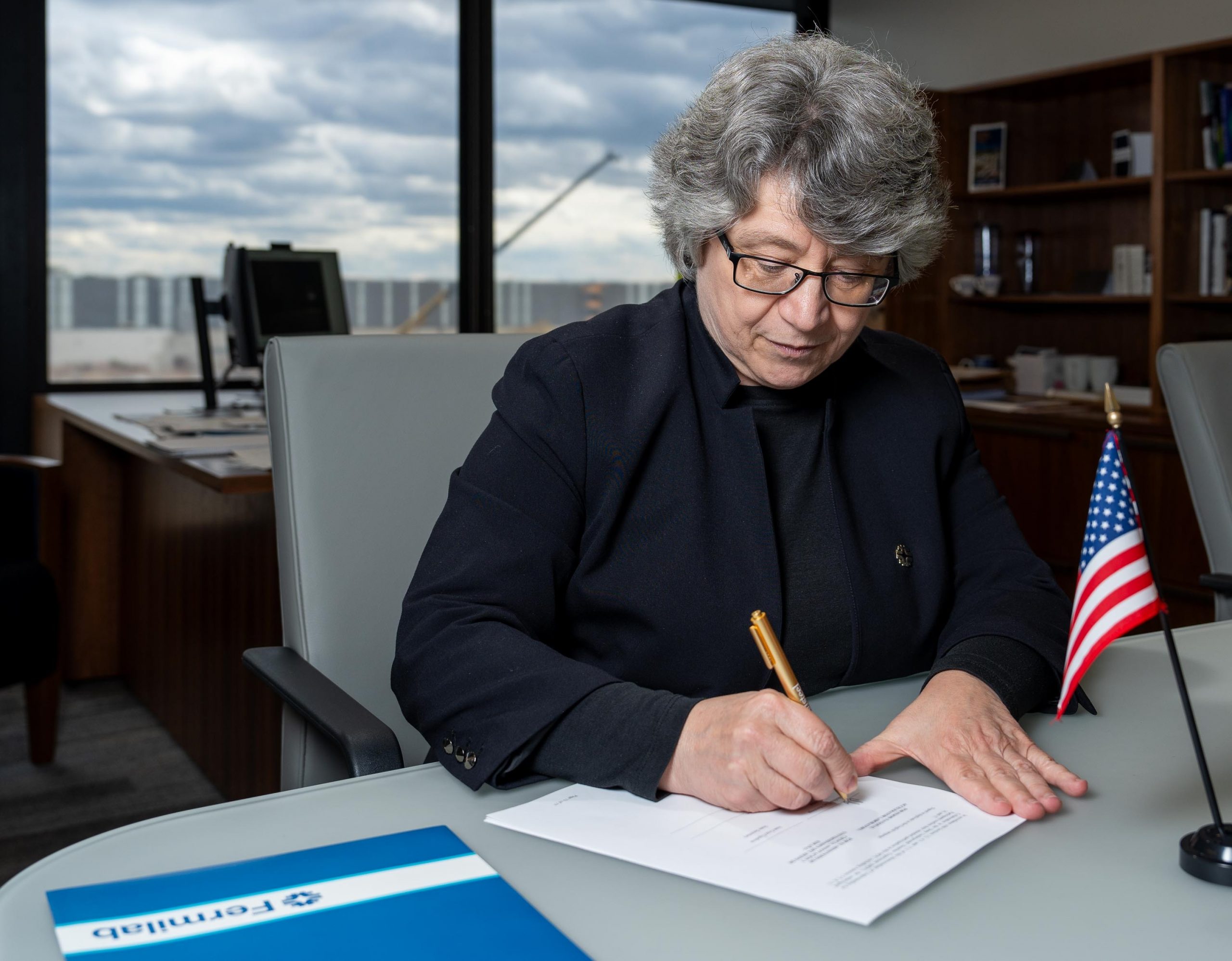 Fermilab's tweet card. The new memorandum of understanding will elevate the collaboration between the Spanish Ministry of Science and Fermilab in developing detection systems and the physics of the Deep Underground...