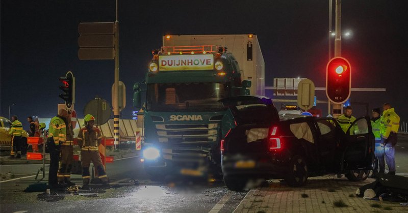 Zwaar ongeval op de Zestienhovenseweg; bestuurder bekneld