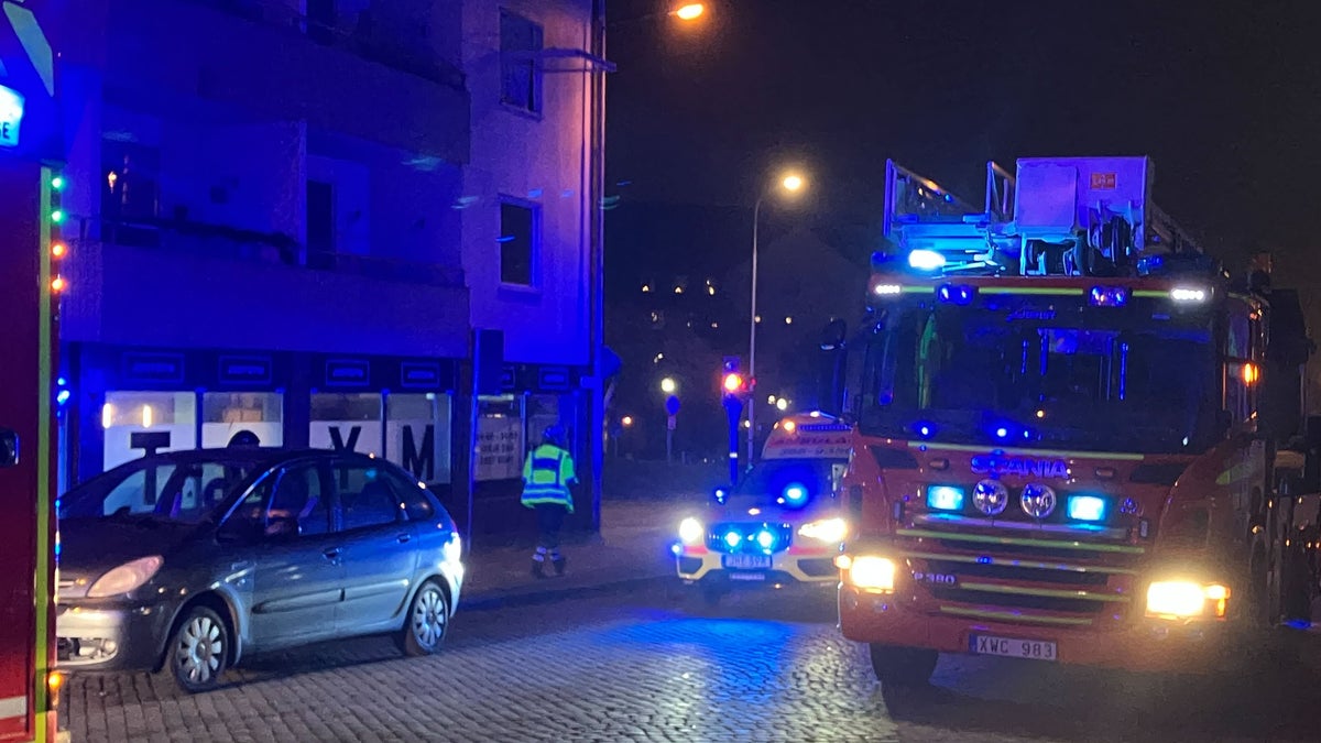 BLT_se's tweet card. Anlagd brand i trapphus • Ropade på hjälp från balkonger