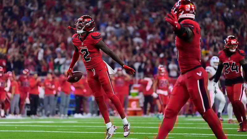 SuperWestSports's tweet card. Our Stephen Vilardo summarizes the highlights of some standout alumni veterans and rookies in last week's NFL games.