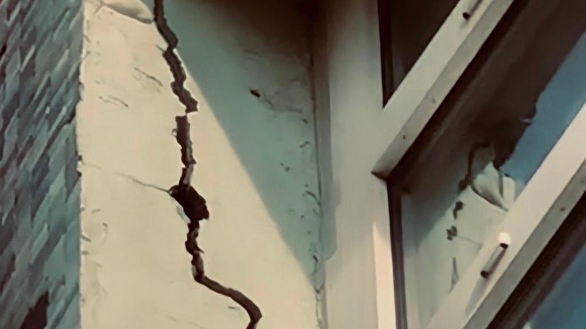 glysrc's tweet card. Deprem Nedeniyle Ölmek İstemiyoruz. Güvenli Binalar İçin Devlet Desteği İstiyoruz.