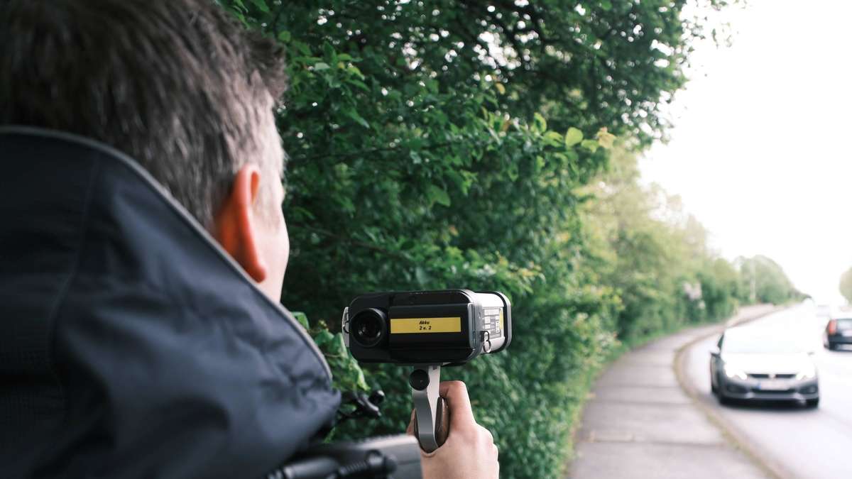 radkolumne's tweet card. Blitzerstellen bekannt: Hier müssen Temposünder mit teuren Fotos rechnen
