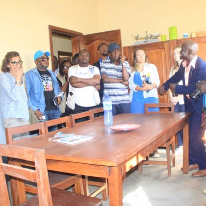 Tweet card summary image