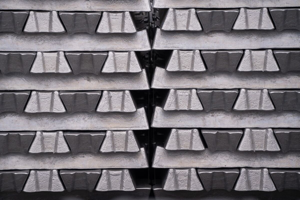 nishantkumar07's tweet card. Squarepoint is combining data-driven strategies with old-fashioned metals trading to compete with Glencore and Trafigura.