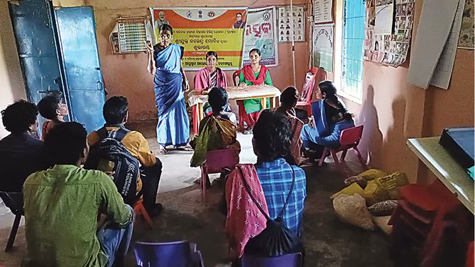 VasundharaVK's tweet card. పేద కుటుంబం. భర్త చనిపోయాడు, చేతిలో చంటిబిడ్డ. అయినా బిడ్డని ఉన్నతంగా తీర్చిదిద్దారు... నర్సమ్మ ఆమె కష్టం తన కుటుంబాన్నే బాగు చేయలేదు... పల్లెల్లోని వారి జీవితాల్నీ మెరుగుపరుస్తోంది.