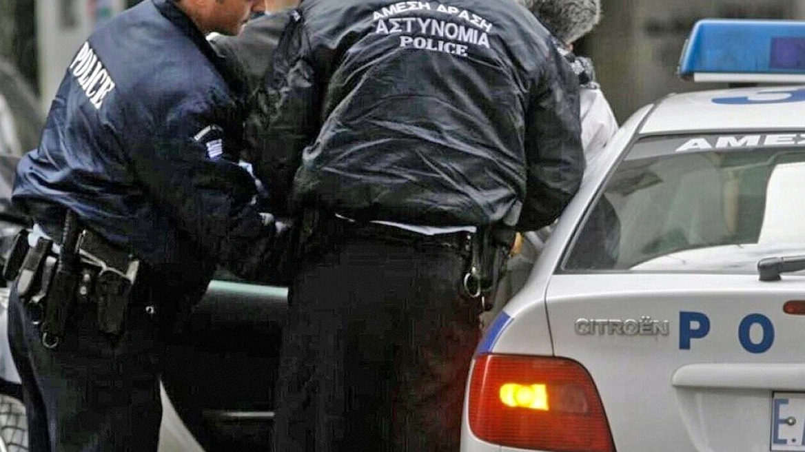 MyVolosNet's tweet card. Απόπειρα κλοπής σε σταθμευμένο αυτοκίνητο στον Βόλο – Σύλληψη δύο γυναικών