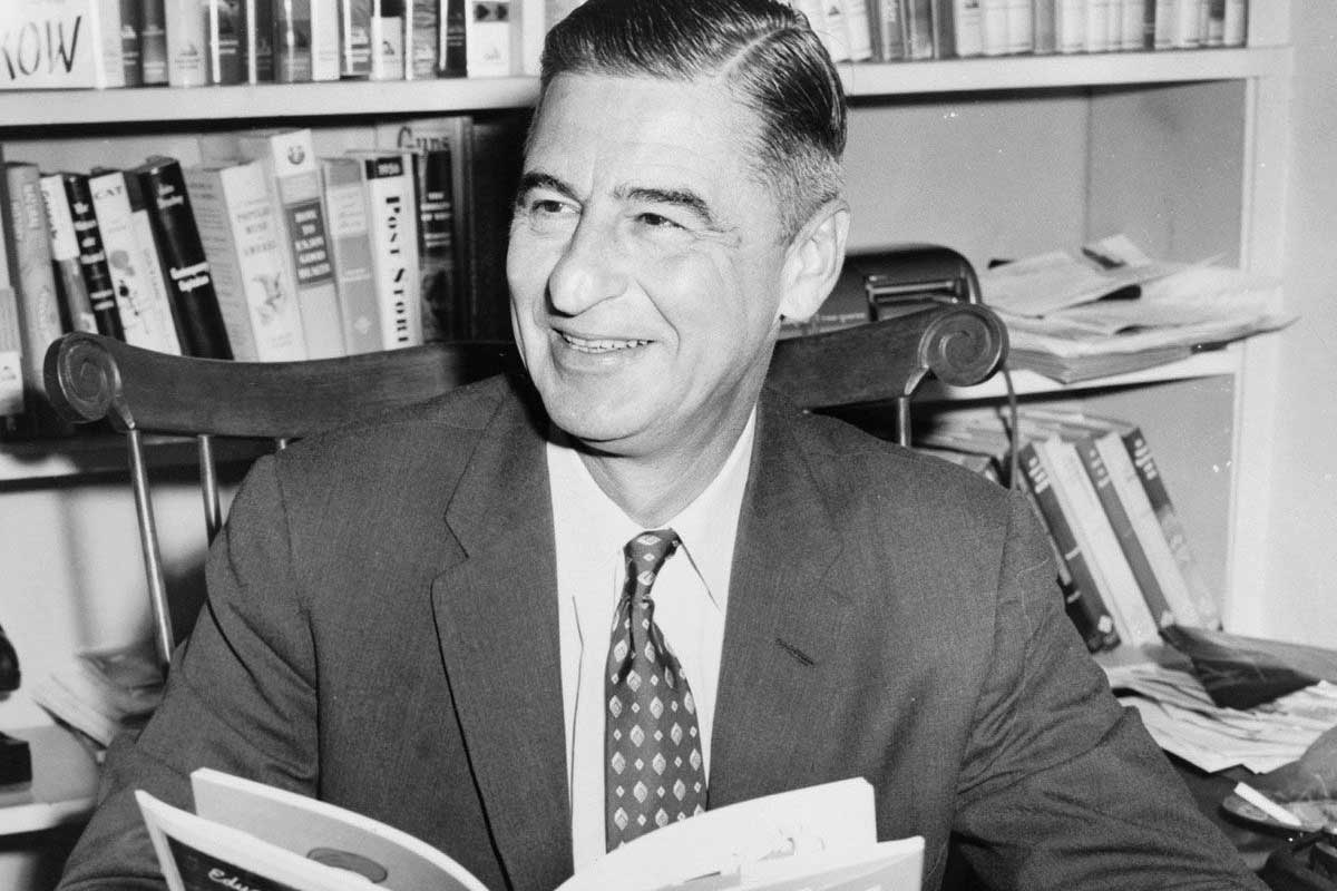 HowToReadBlog's tweet card. Disclaimer: As an Amazon Associate, we earn from qualifying purchases (Affiliates Disclosure). Thanks!Dr. Seuss was not your ordinary doctor. In fact, he was no doctor at all. It was the pseudonym of...