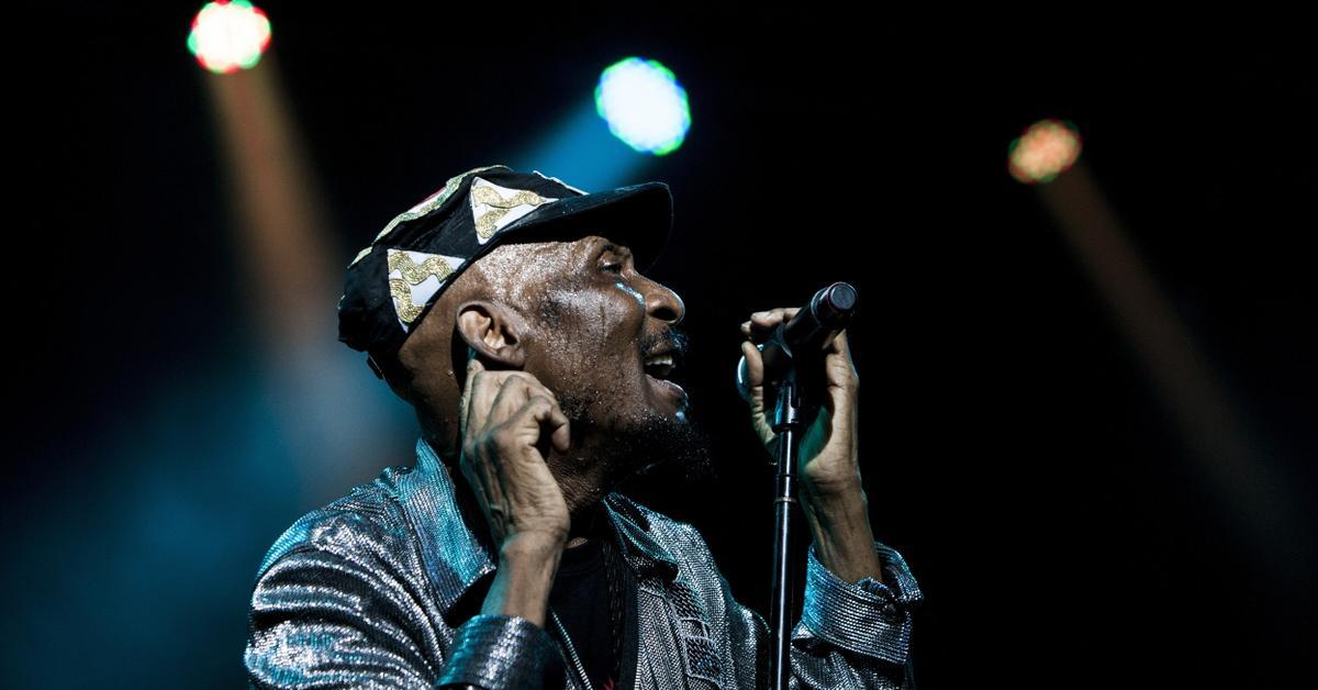 _infoLibre's tweet card. "Falleció debido a una convulsión a consecuencia de una neumonía", señaló su esposa Latifa Chambers