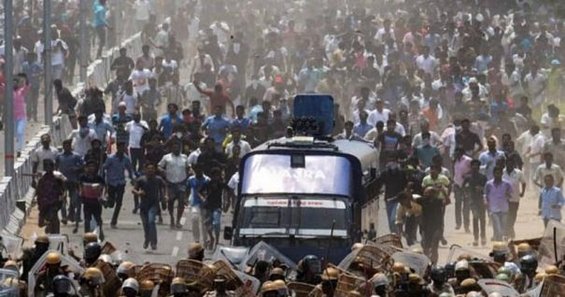 JuniorVikatan's tweet card. துப்பாக்கிச்சூடு : `அதிகாரிக்கு பதவி உயர்வா? திமுகவின் இரட்டை வேடம்’ - கொதிக்கும் சமூக ஆர்வலர்கள்