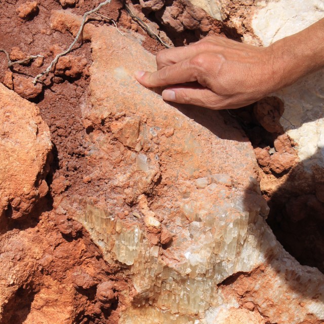 BES_TLSIG's tweet card. By Eric C. Brevik, Maja Krzic, Cristine Muggler, Damien Field, Jacqueline Hannam, and Yoshi Uchida. The collaborative paper described below was written by six academics from six different countries…