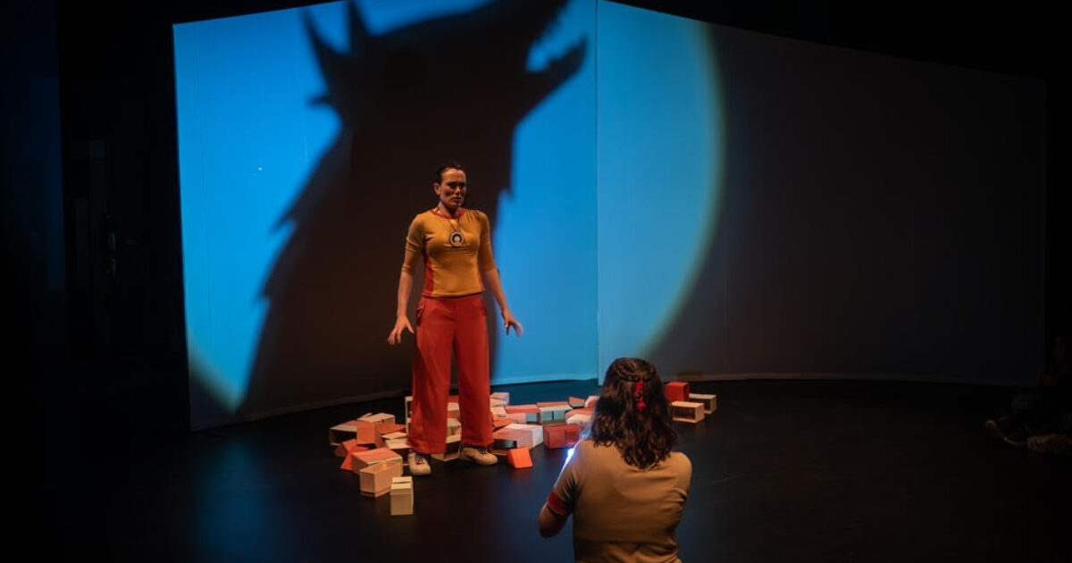 oriolpuigtaule's tweet card. La companyia Engruna Teatre ha presentat l’espectacle ‘Do2 llops’ al Teatre Lliure, dins del festival elPetit