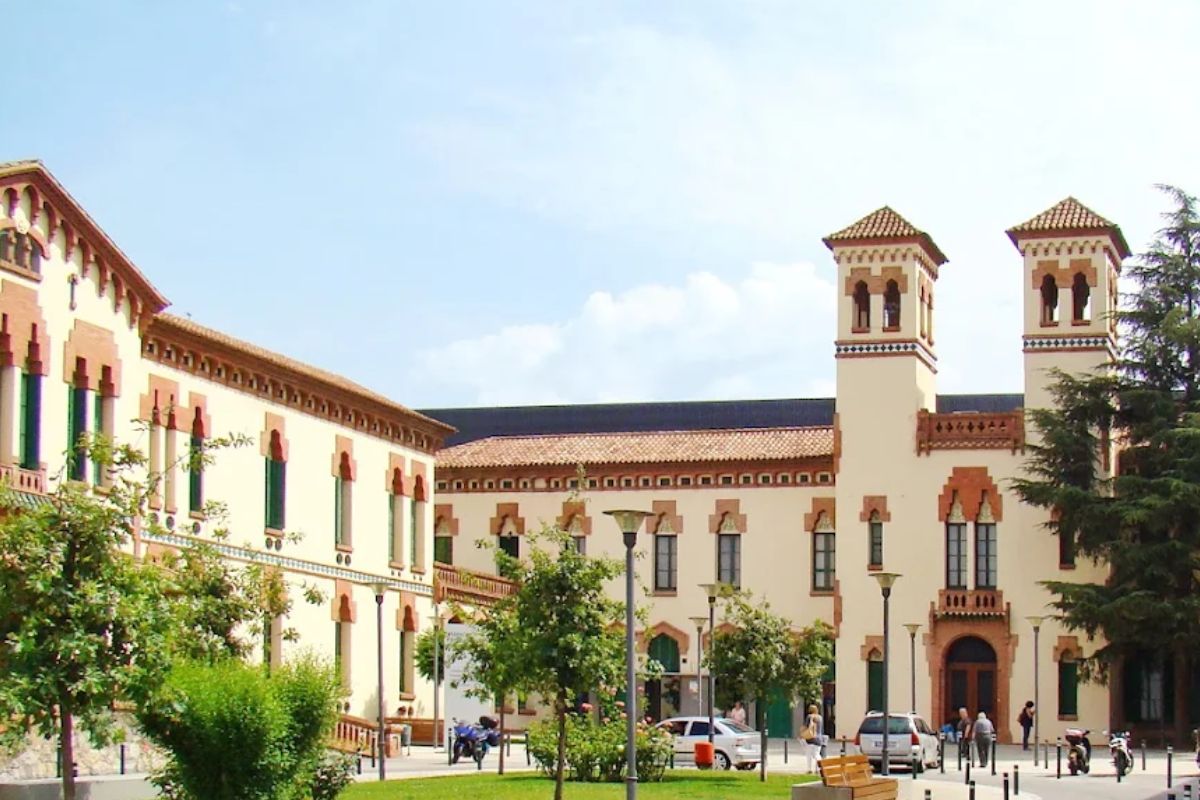 LaRepublicaCat's tweet card. L'hospital ha estat denunciat per un presumpte delicte d'odi en negar-se una metgessa peruana a atendre una pacient catalanoparlant