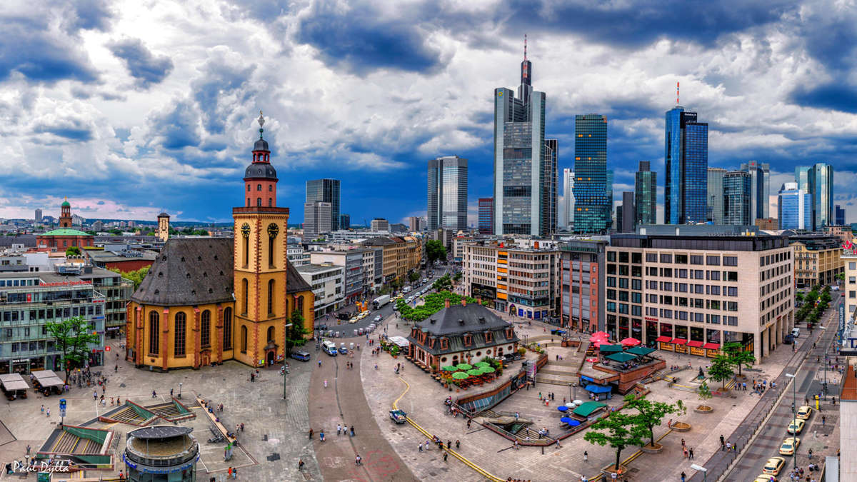 sophisolutions's tweet card. Social-Media-Experte erobert die sozialen Netzwerke mit seinen Frankfurt-Fotos