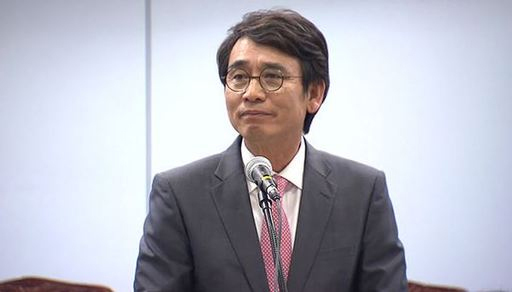 histopian's tweet card. 조국 전 법무부 장관 부인 정경심(57·구속) 동양대 교수의 표창장 위조 의혹과 관련해 최성해 동양대 총장에게 거짓 진술을 강요한 혐의 등으로 유시민 노무현재단 이사장을 수사 중인 검찰이 최 총장을 참고인으로 불러 조사했다. 검찰은 정 교수가 사모펀드·입시비리 사건 관계자들을 회유한 정황이 중요한 구속 사유였던 점을 들어가며 유 이사장의 혐의가 가볍지...