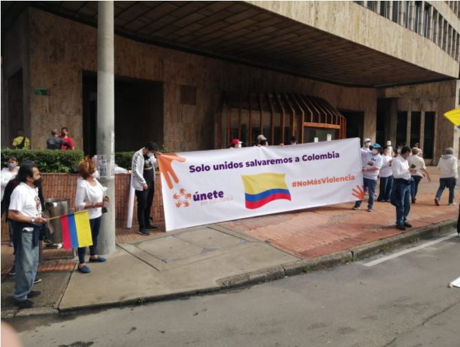 lafm's tweet card. La iniciativa fue impulsada por "Colombia te llevo en mi Corazón".