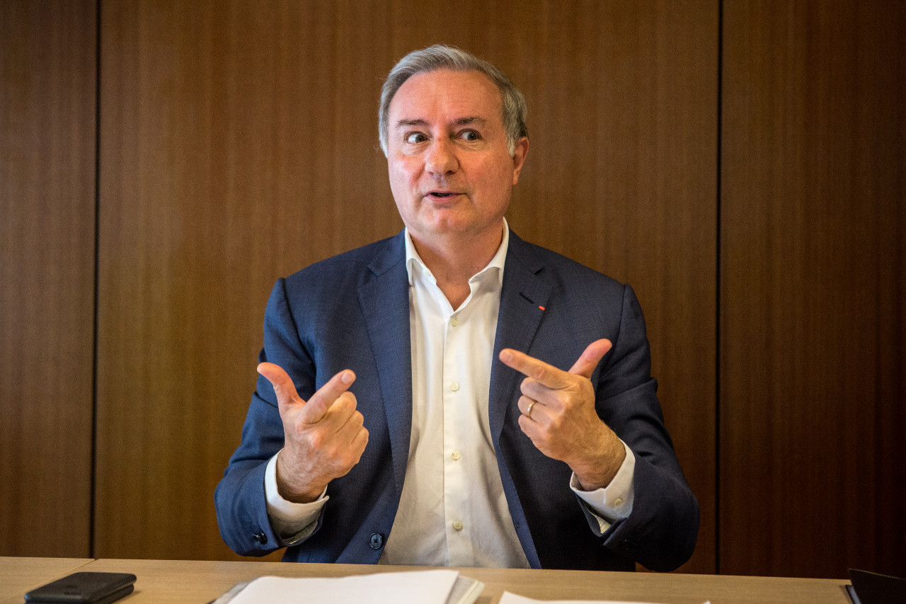 MediacitesTlse's tweet card. Tracts municipaux dans les boîtes aux lettres pour inviter les habitants à rencontrer le maire en juin. Campagne massive d’affiches de propagande sur les panneaux JCDecaux depuis des semaines....