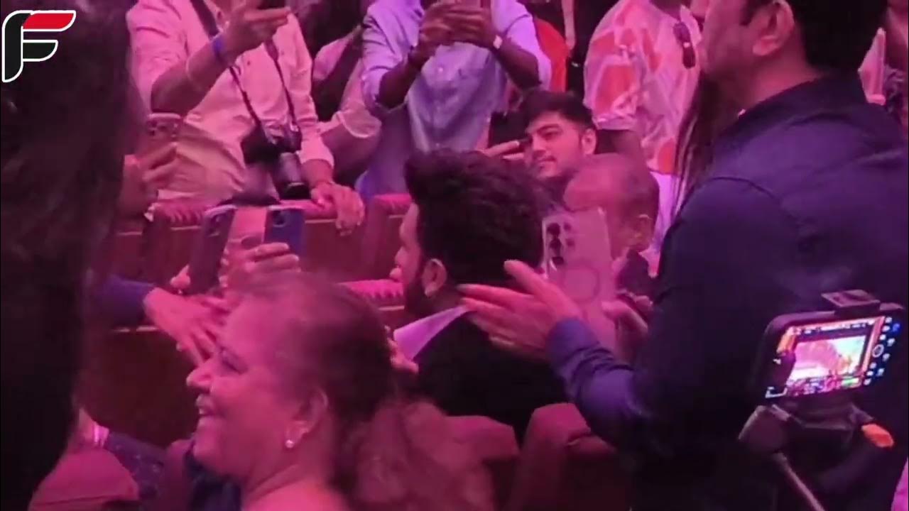 FifafoozTv's tweet card. RANVEER SINGH SWAG ENTRY AT DHURANDAR LAUNCH!