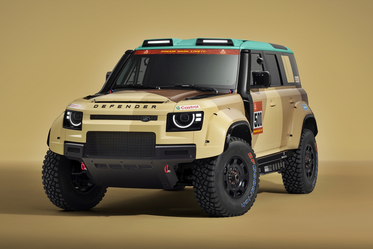 AutomundoArg's tweet card. La marca británica lanza el vehículo más extremo de su historia para enfrentar la categoría Stock del Dakar y el Mundial de Rally Raid