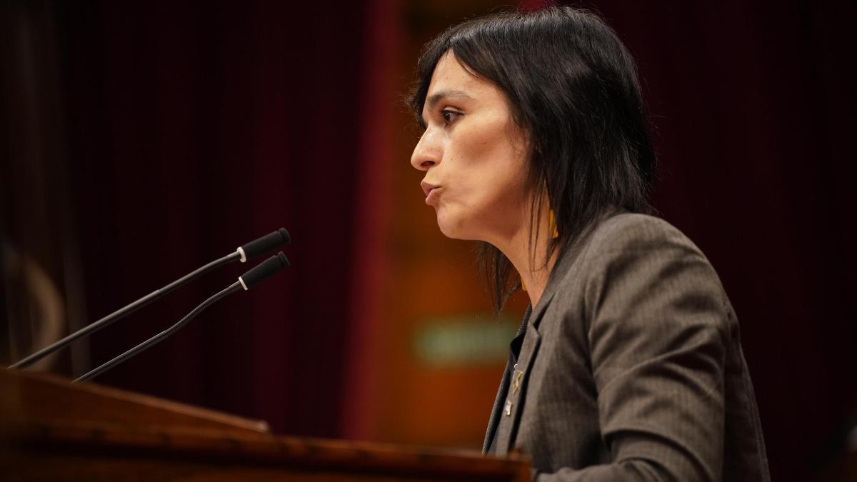 rac1's tweet card. Atenció a l'enquesta política que publica La Vanguardia sobre Catalunya. Si avui es fessin eleccions, el suport a l'extrema dreta es dispararia. Alianç...