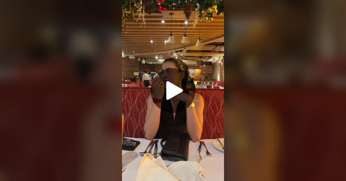 pawmpkindumpy's tweet card. 4065 likes, 99 comments. “umm… awkward…”